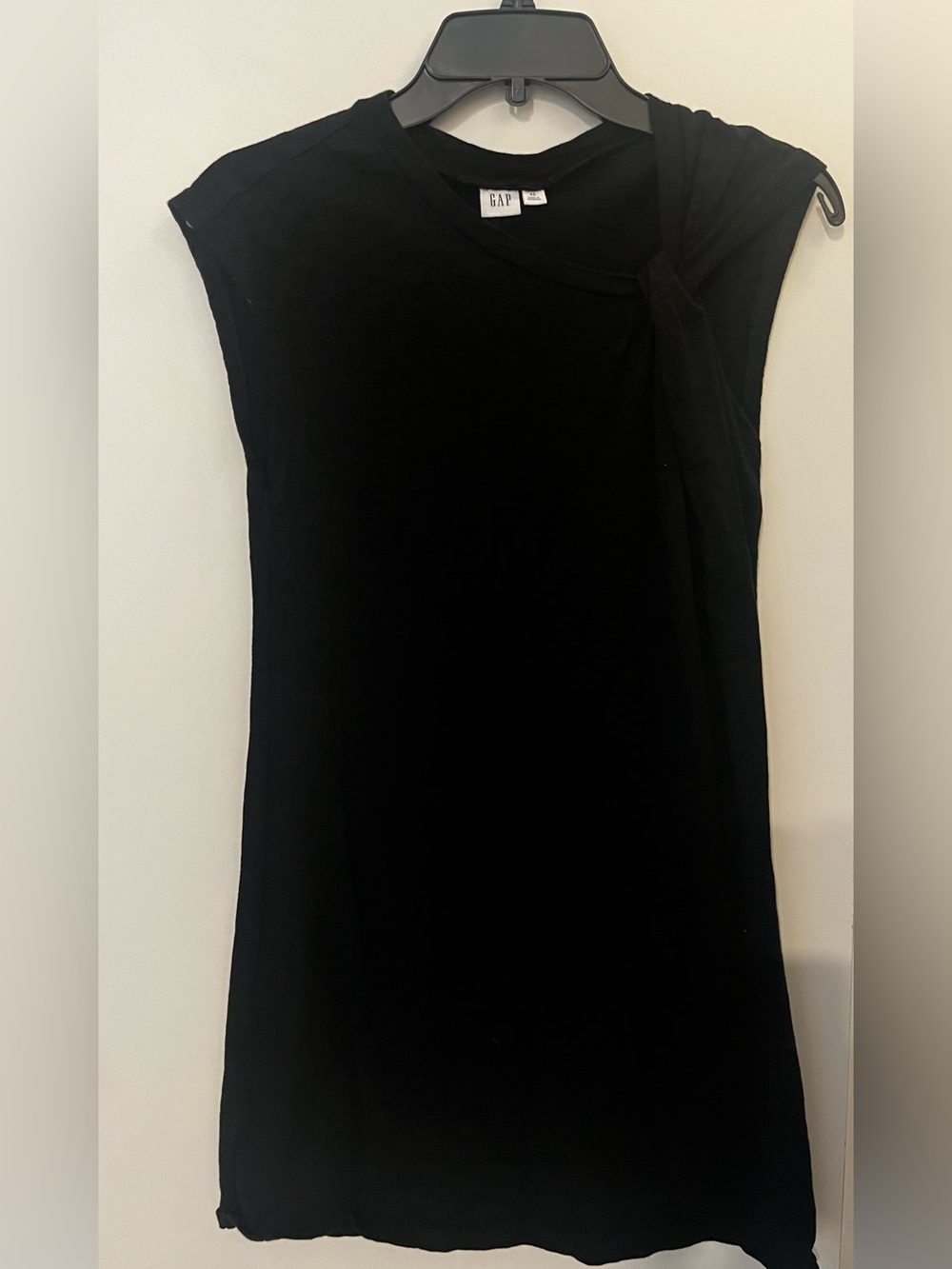 GAP Black Sleeveless Tank Top